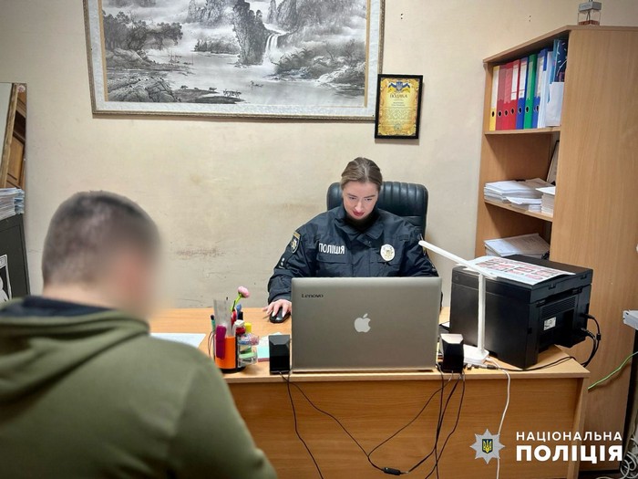 Двоє молодиків звинуватили неповнолітнього у фотографуванні військових об’єктів