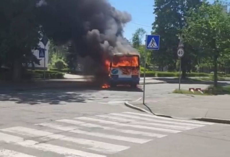 У Києві автобус спалахнув просто під час руху