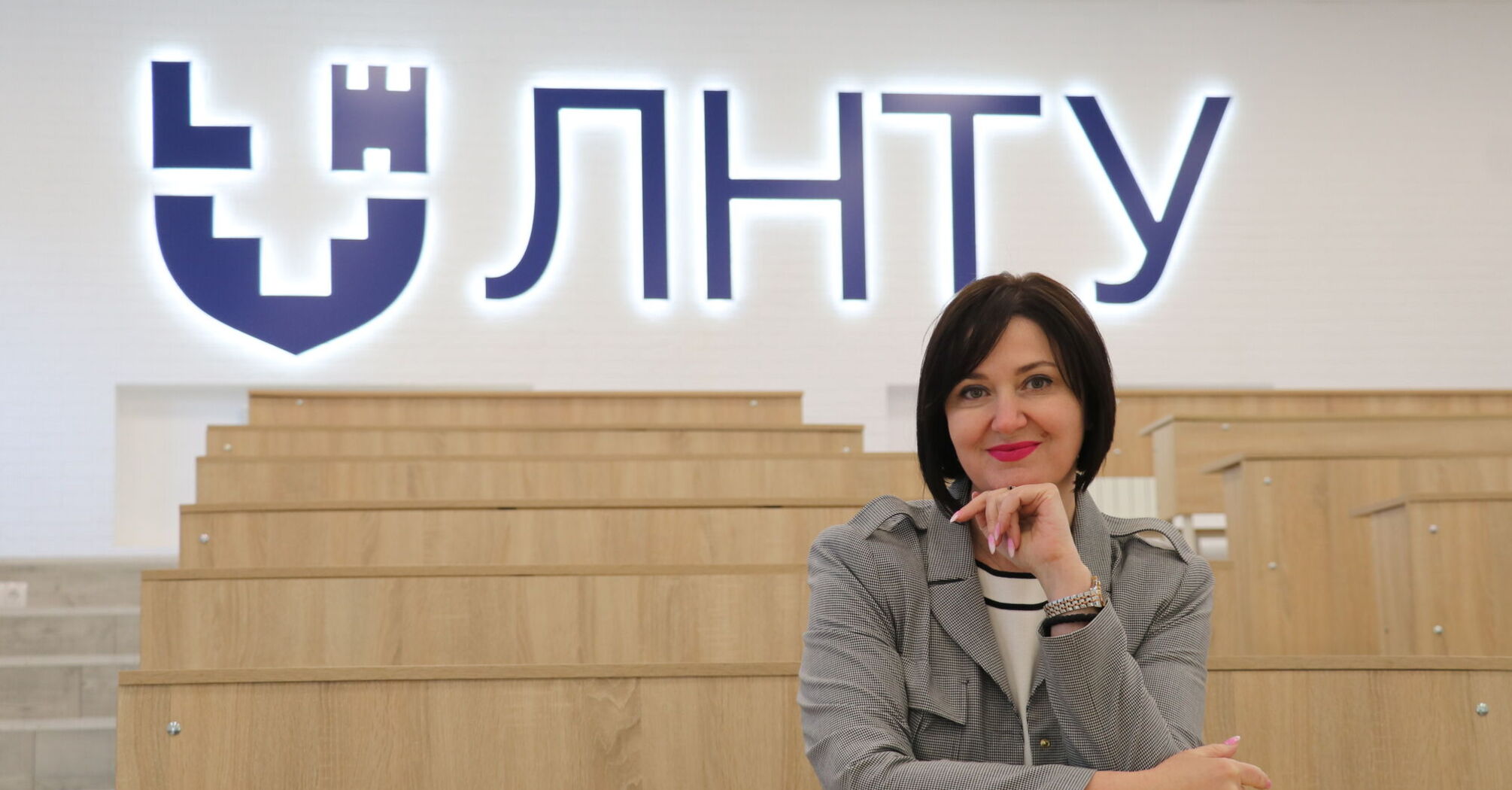 Ректор Луцкого университета Вахович оказалась в центре скандала из-за патриотического обучения с британским проживанием и Audi за 2 миллиона