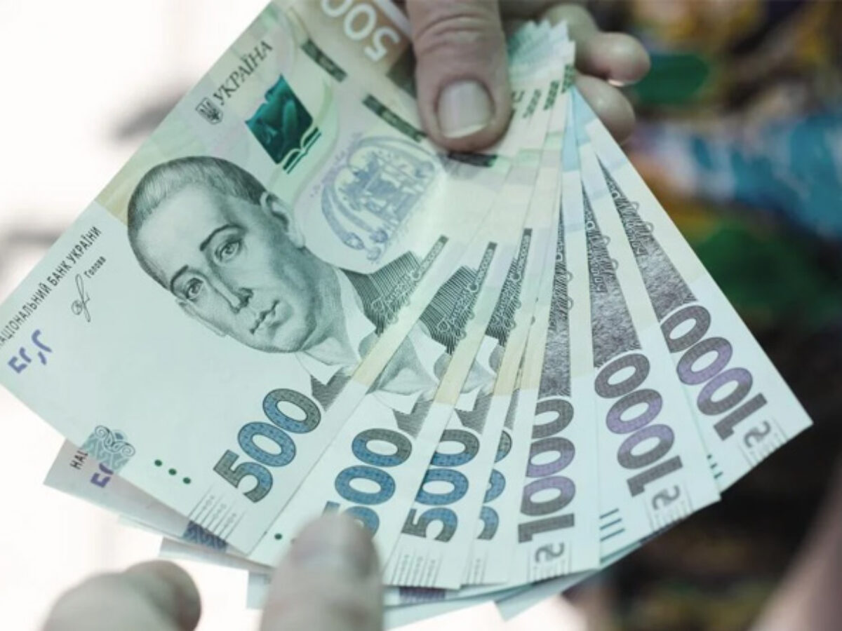 Не долар і не євро: експерт радить, куди інвестувати, щоб швидко збільшити статки