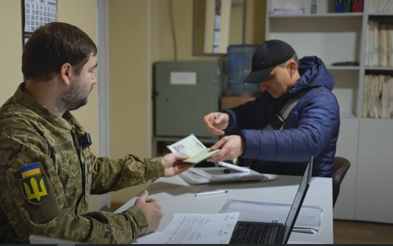 Інвалідність не звільняє від вимог ТЦК: обмежено придатні підлягають мобілізації