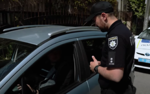 Військовий розкрив тарифи поліцейських за вирішення питань з повісткою під час мобілізації на блокпостах – 50 тисяч