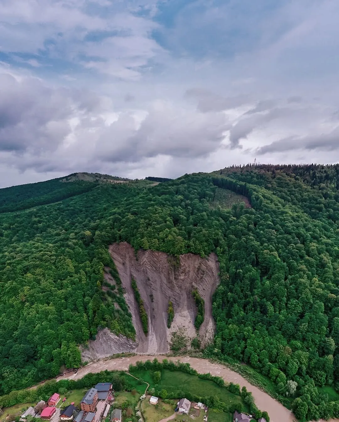 Скеля Слон біля Яремче