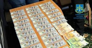 Третя дитина за 3000 доларів: на Київщині судитимуть аферистів, які "створювали" багатодітних батьків для виїзду за кордон