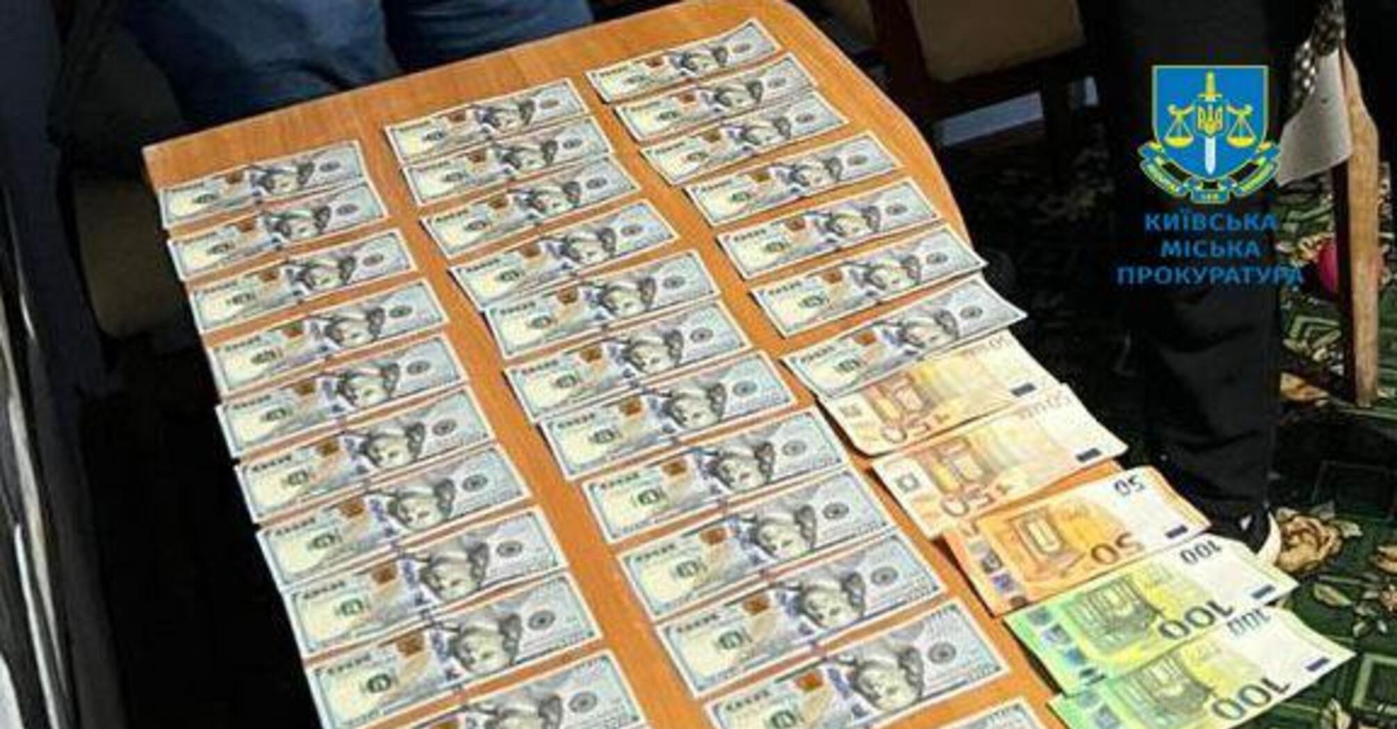 Третя дитина за 3000 доларів: на Київщині судитимуть аферистів, які "створювали" багатодітних батьків для виїзду за кордон