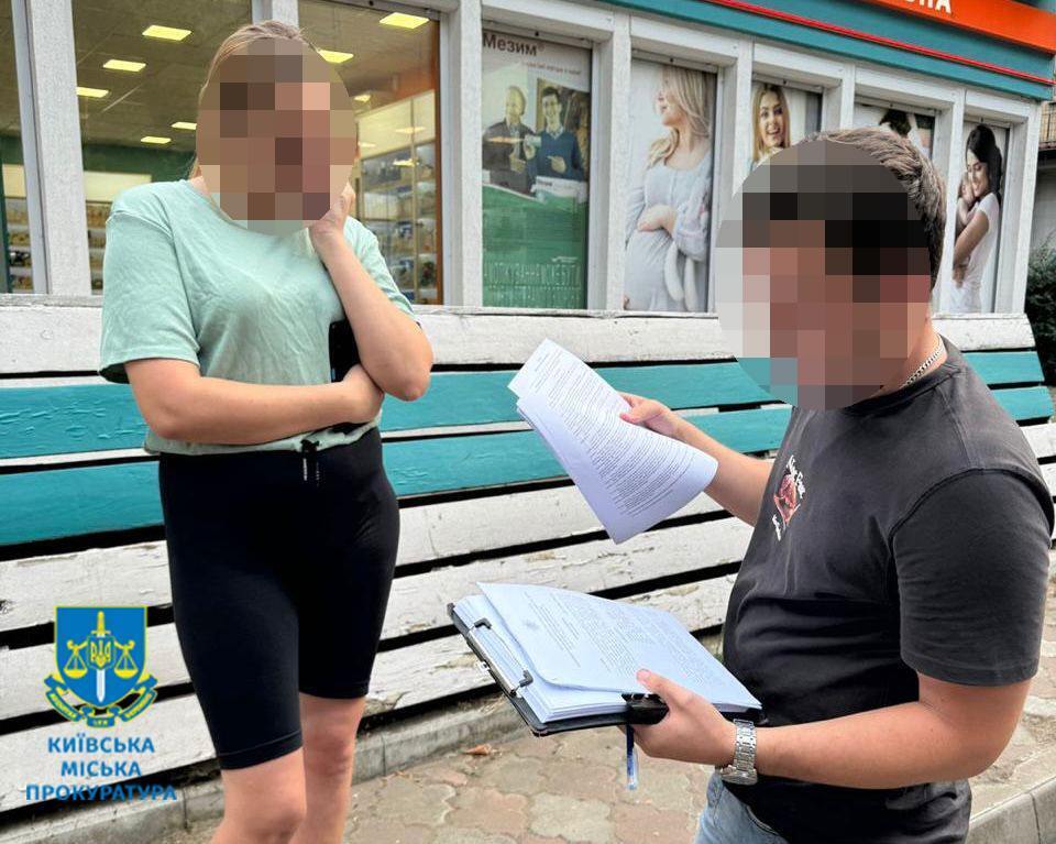 Жінки за $500, чоловіки за $3000: як влаштували бізнес на фіктивному батьківстві