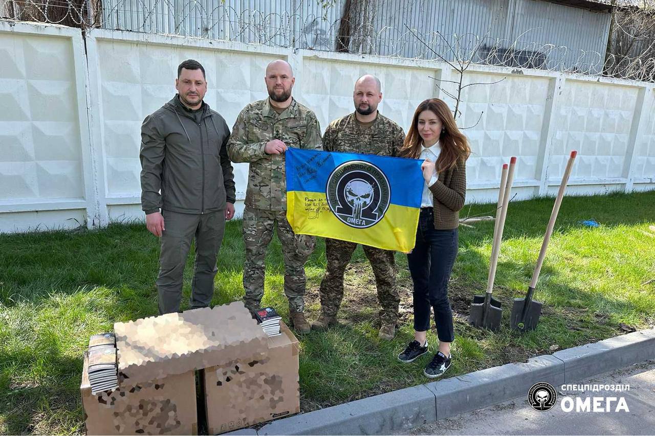 Представники Держекоінспекції разом із Міністром Світланою Гринчук здійснили передачу обладнання для ЦСП НГУ "Омега