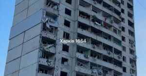 В Харкові ворог обстріляв багатоповерхівку з балістичної зброї: не менше 50 постраждалих