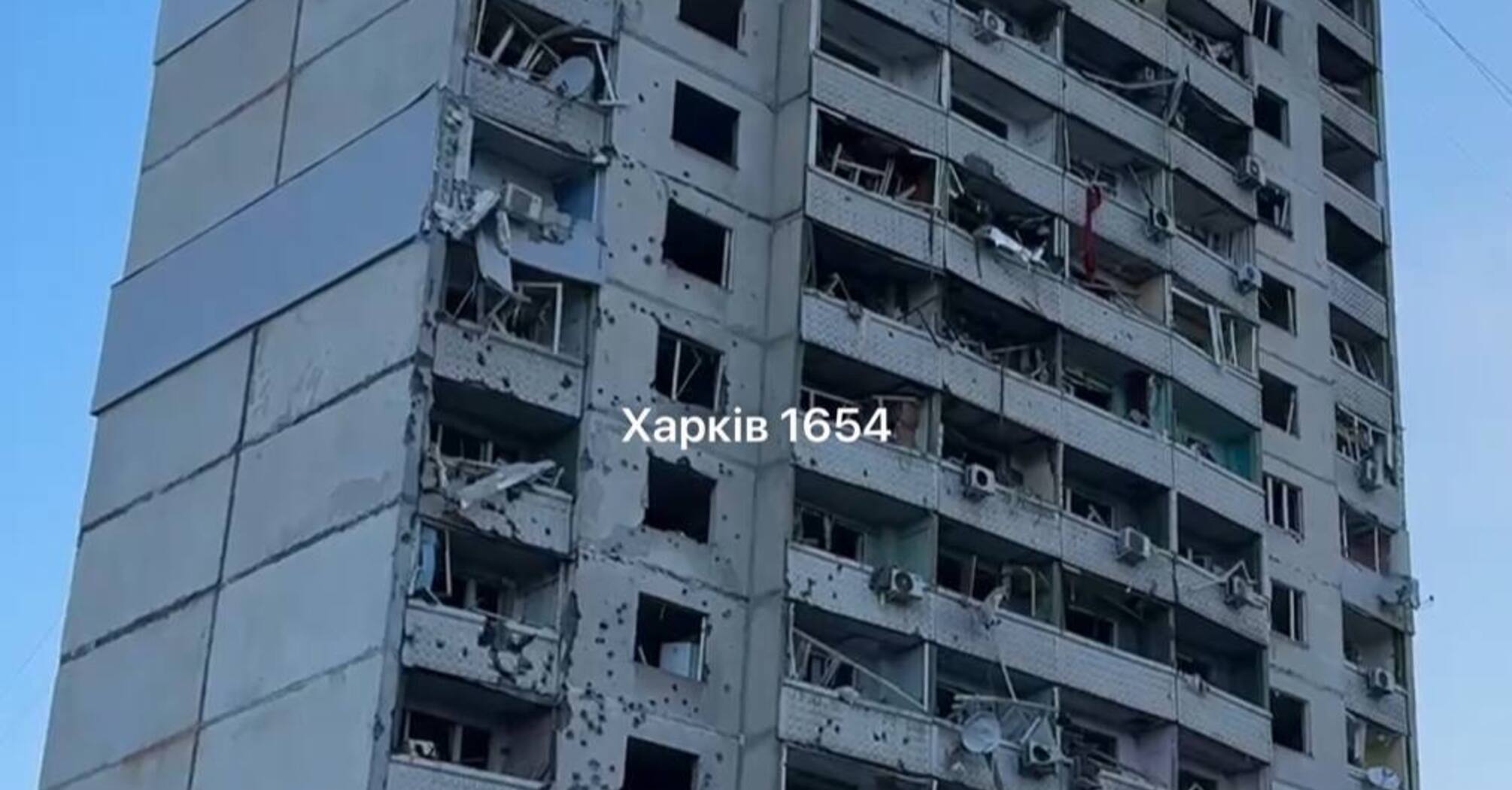 В Харкові ворог обстріляв багатоповерхівку з балістичної зброї: не менше 50 постраждалих