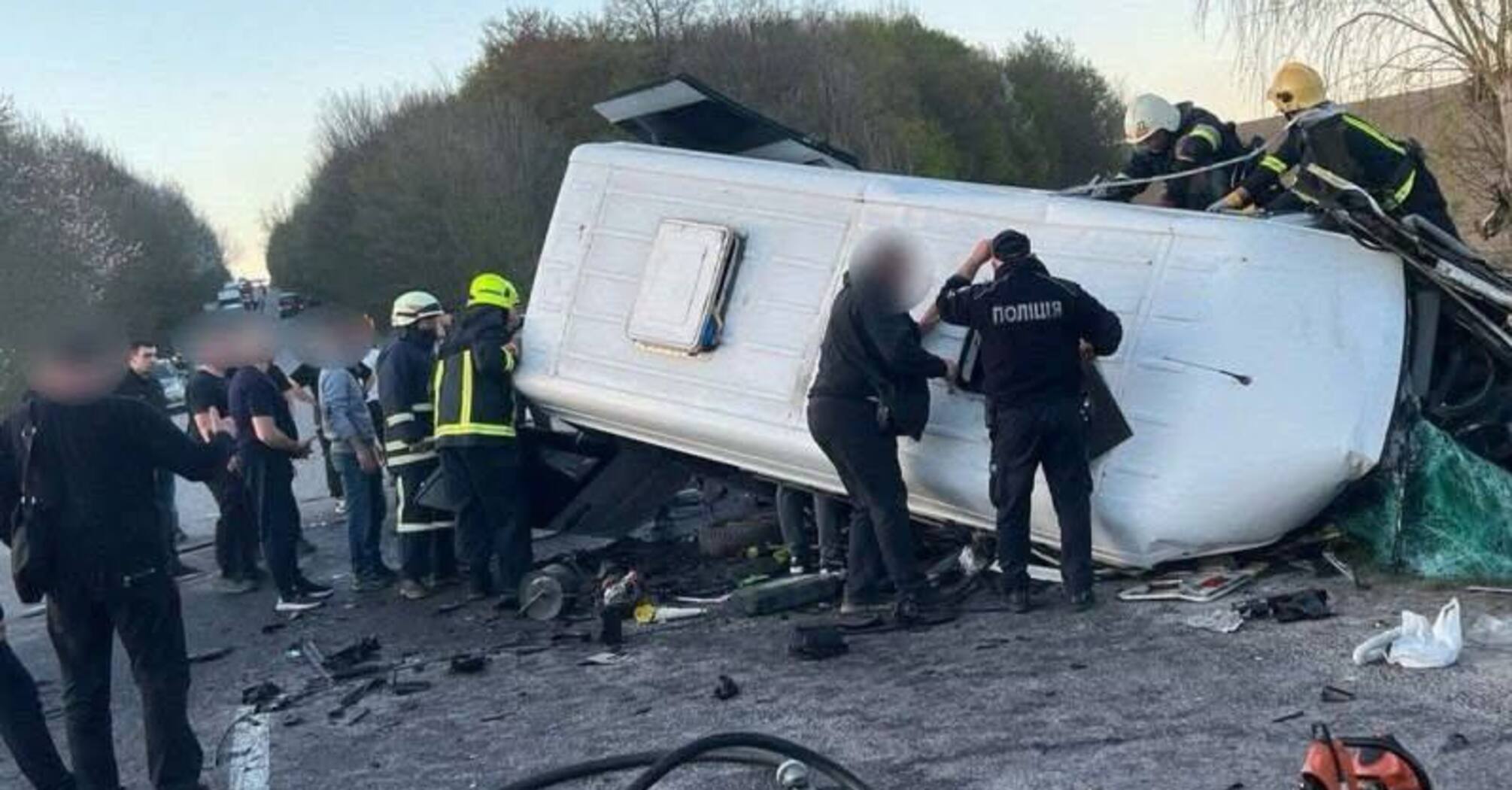 Лобове зіткнення на трасі поблизу Копайгорода: три загиблі, вісім постраждалих