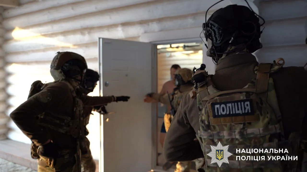 Шахраї з України ошукали латвійців на 6 мільйонів: діяли через фейкові криптоплатформи