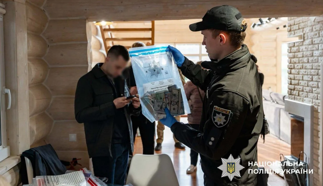 Шахраї з України ошукали латвійців на 6 мільйонів: діяли через фейкові криптоплатформи