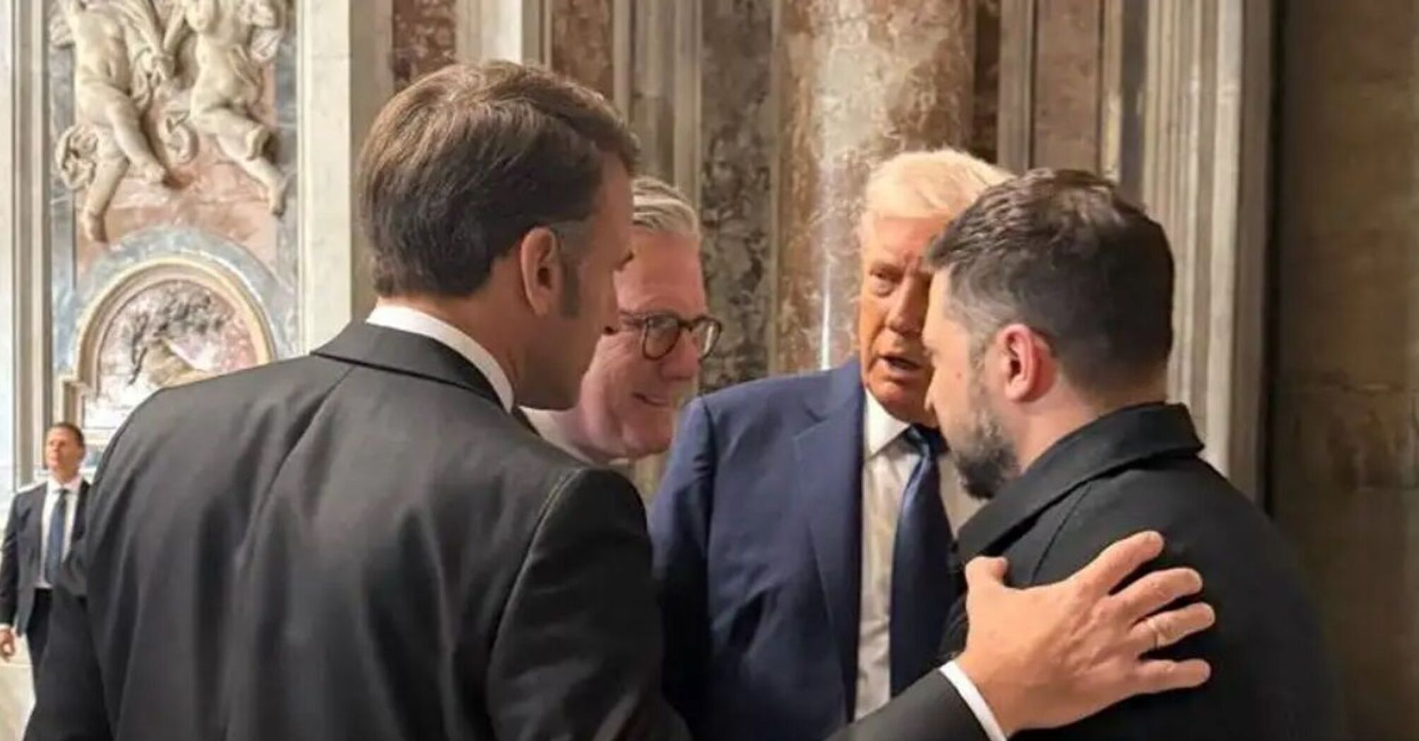 Трамп попросив Макрона вийти під час зустрічі із Зеленським — експерти з читання губ
