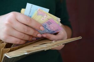 Продукти, одяг та пальне: якою буде динаміка цін у 2025 році