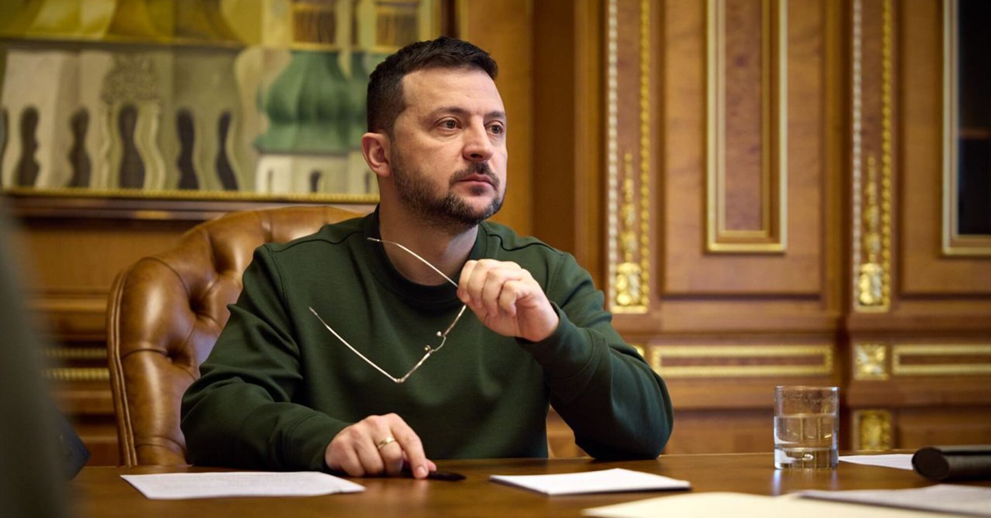 Обмеження для культури та озброєння: Зеленський підписав нові укази СНБО