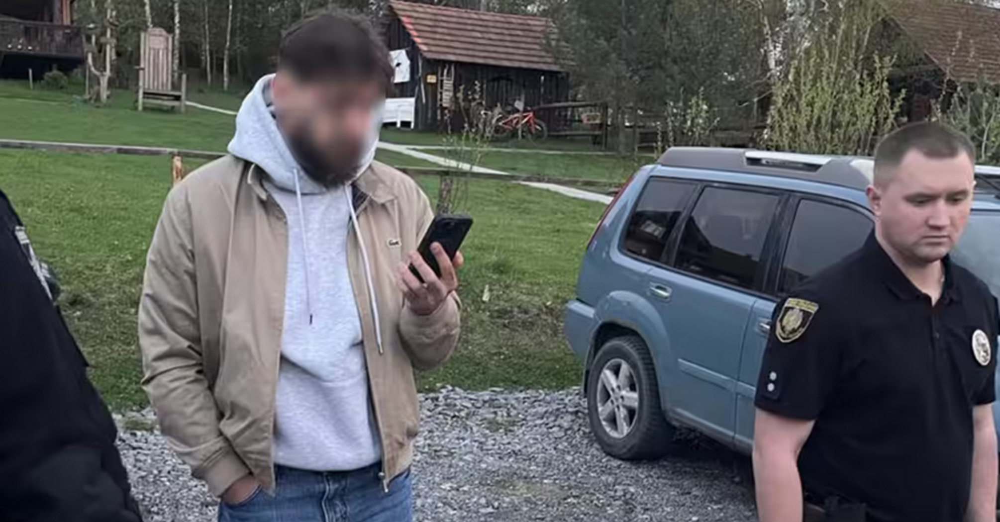 На базі відпочинку поблизу Львова чоловік здійснив постріли у двох осіб