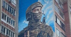 У Підмосков'ї до 9 травня створили мурал із бійцем ''Азову''