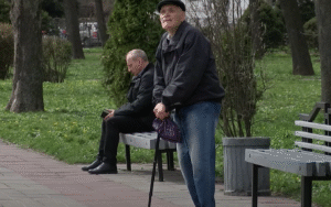 Соціальні виплати для українців від 65 років: які допомоги доступні