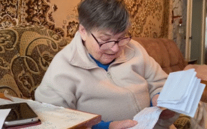 Уся пенсія йде на комунальні послуги: держава позбавляє літніх українців пільг