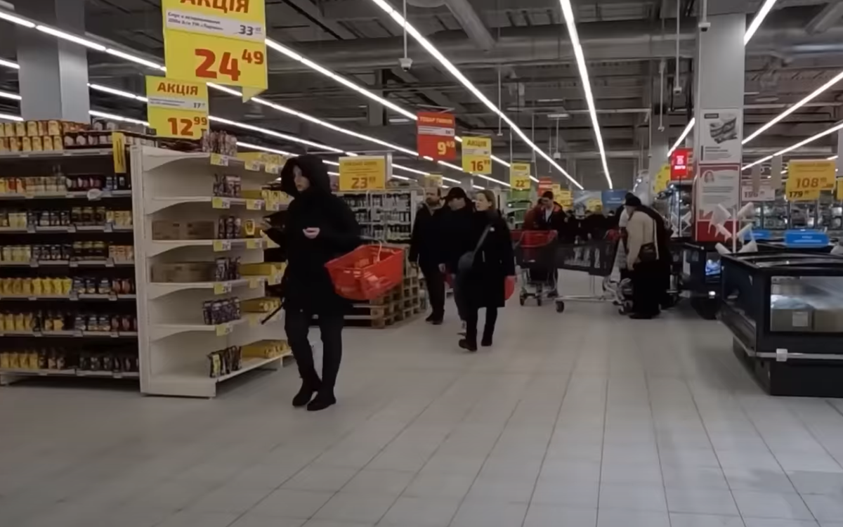 Звичайна покупка в супермаркеті виявилася великим обманом: пенсіонерка переплатила величезну суму