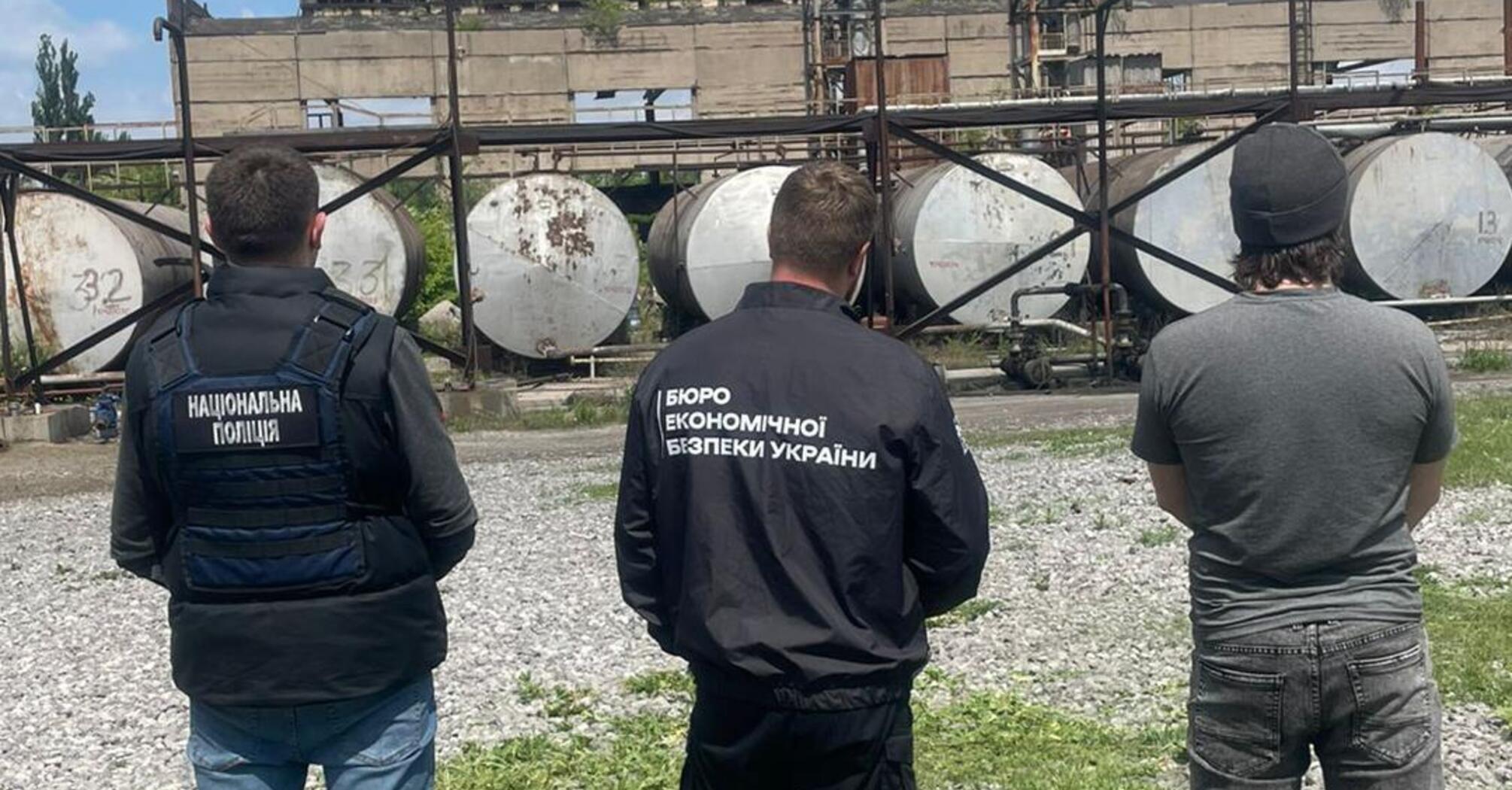 Контрафакт на мільйони: БЕБ закрила нелегальний нафтозавод у промисловій зоні
