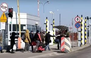 Чи можуть чоловіки виїжджати за кордон? Юрист роз'яснив деталі мобілізації