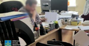 У Києві за завищеними цінами придбали одноразовий посуд для укриттів — втрати становлять 150 тисяч гривень