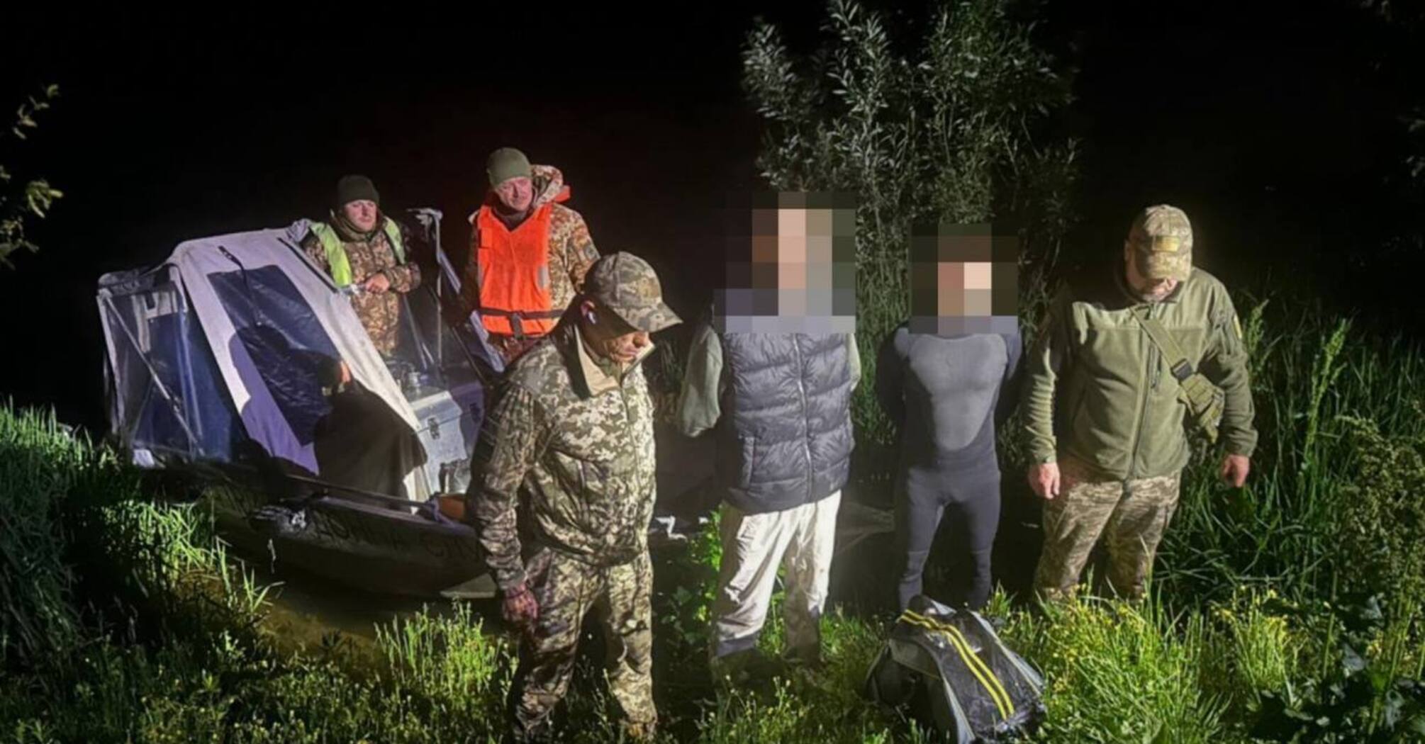 Купальний сезон розпочато? На митниці з Молдовою затримали ''плавців'' у гідрокостюмах