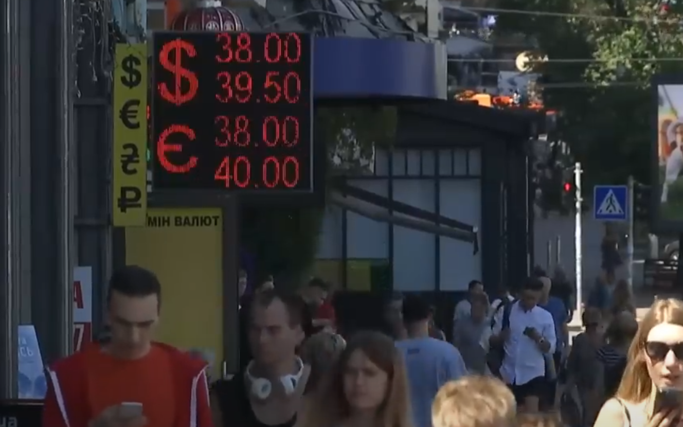 Прогнози щодо курсу долара та євро в червні від банкіра