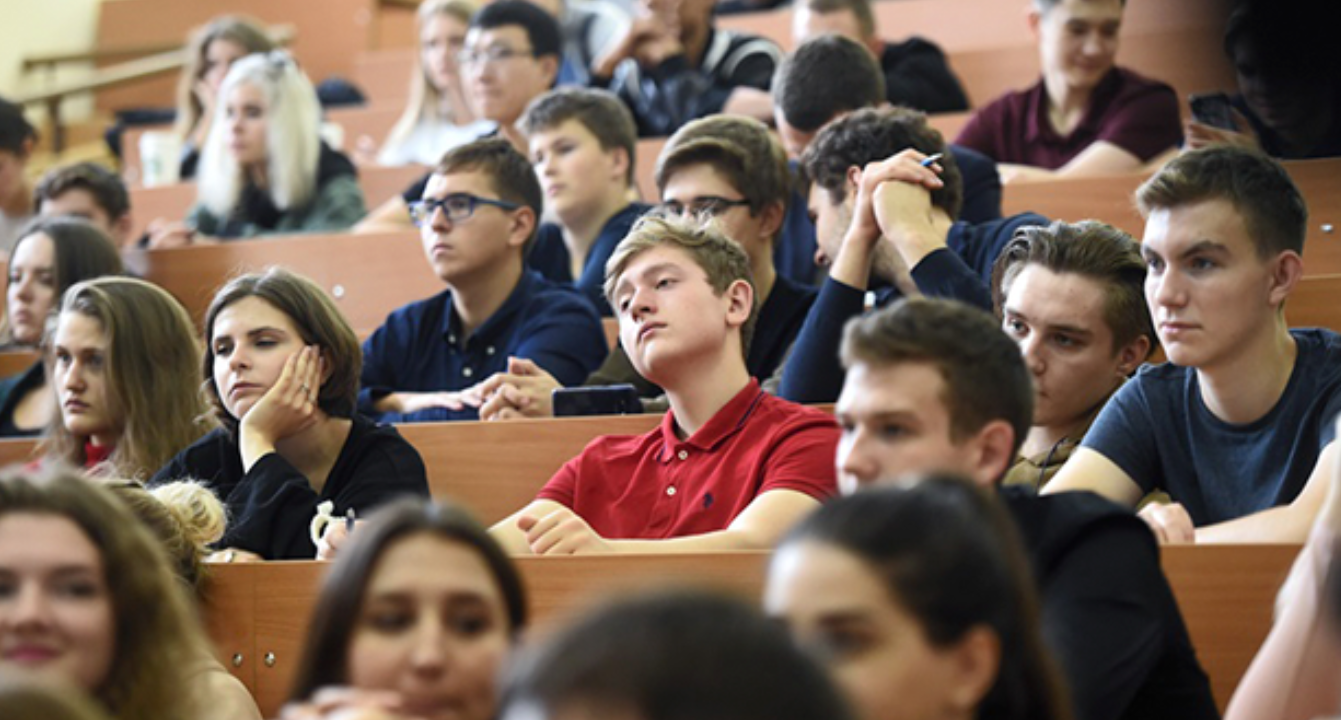 Можливості отримання допомоги на навчання в університетах для українців