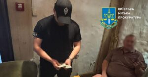 У Києві затримали аферистів, які ''продавали'' керівництво на держпідприємстві НААН за пів мільйона гривень