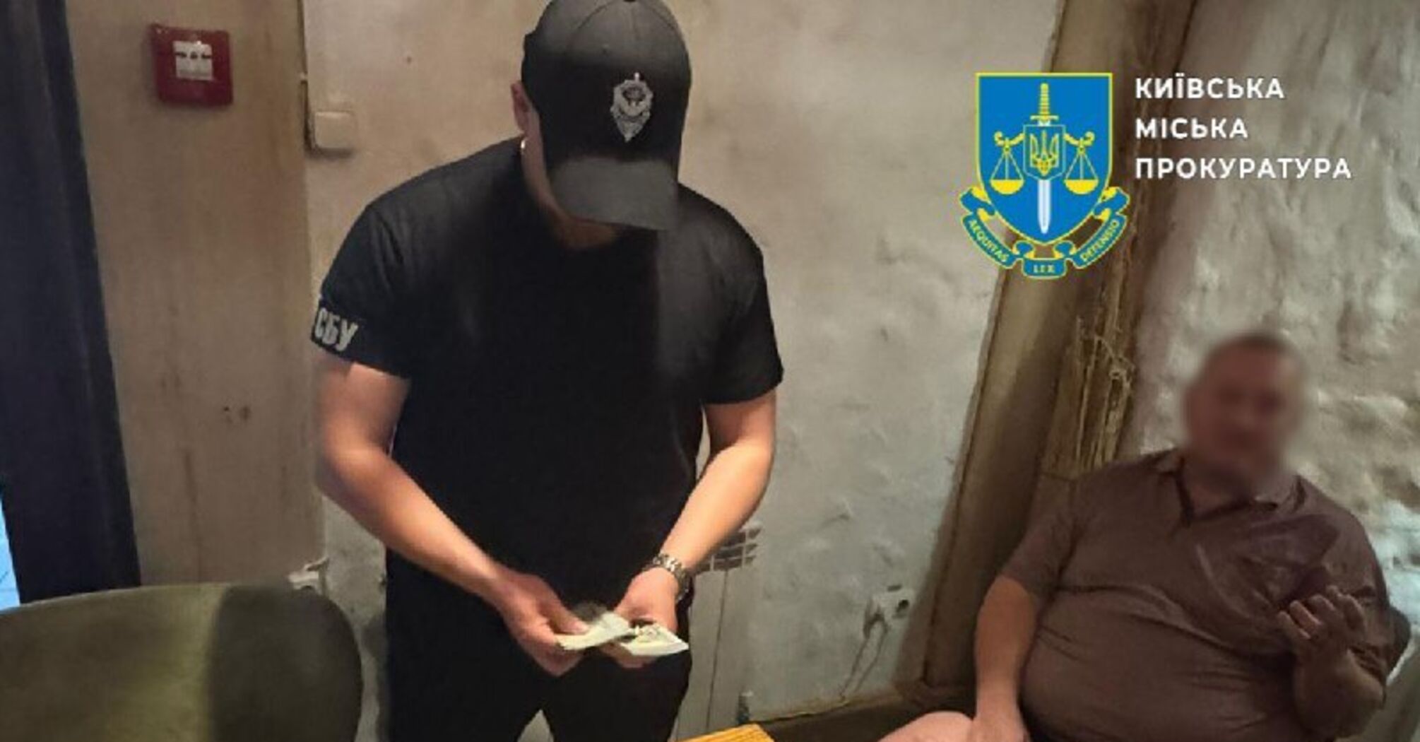 У Києві затримали аферистів, які ''продавали'' керівництво на держпідприємстві НААН за пів мільйона гривень
