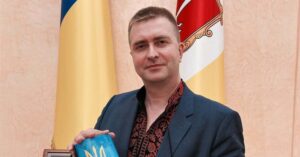 «Я прожив тут 50 років!» : в Одесі охоронець відверто відповів депутату, який попросив перейти на українську