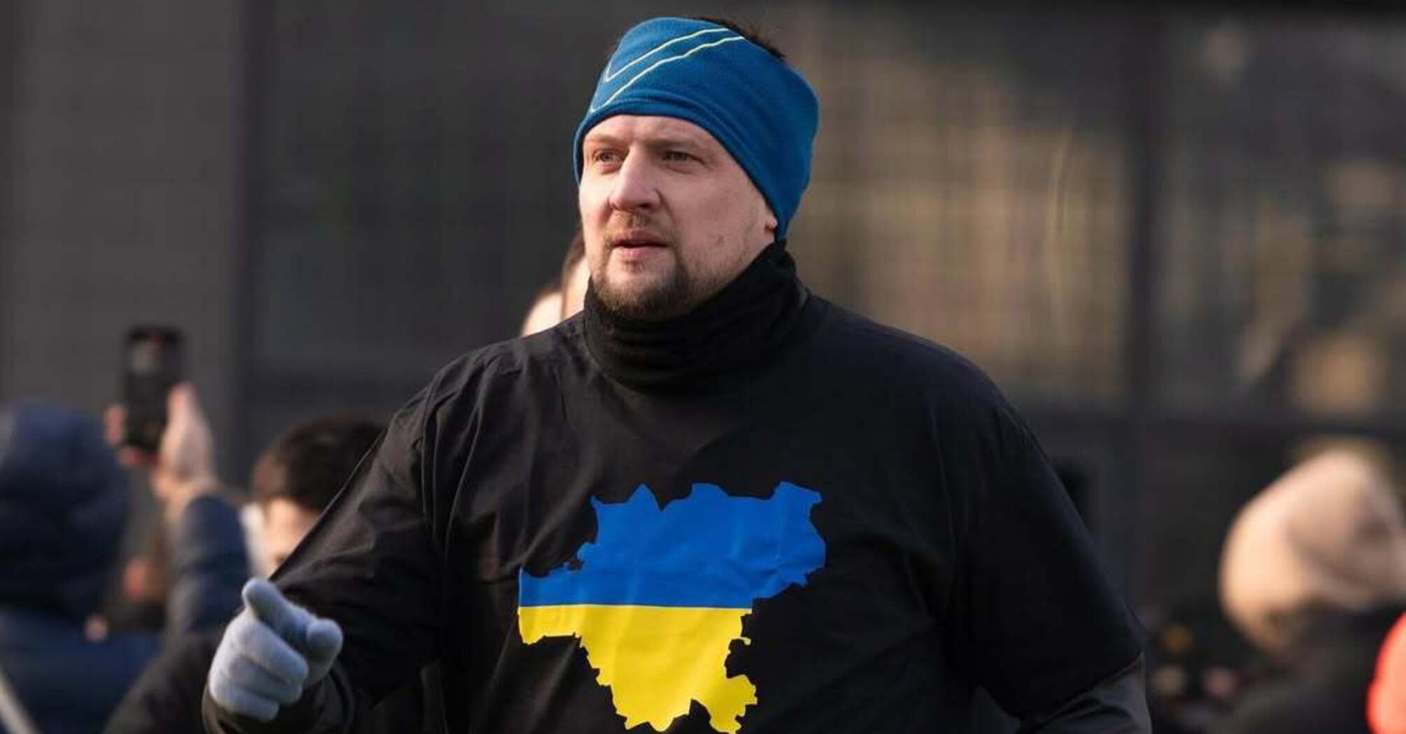Селезньов вступив у мовну дискусію з молодим гравцем-блогером, стверджуючи, що володіє чотирма мовами