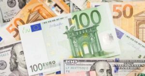 Курс євро в Україні встановив історичний мінімум