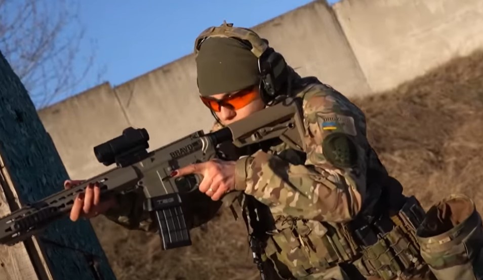 Основні події 21 червня: мобілізація жінок, військові в школах, спека в Україні та скасування комунальних платежів