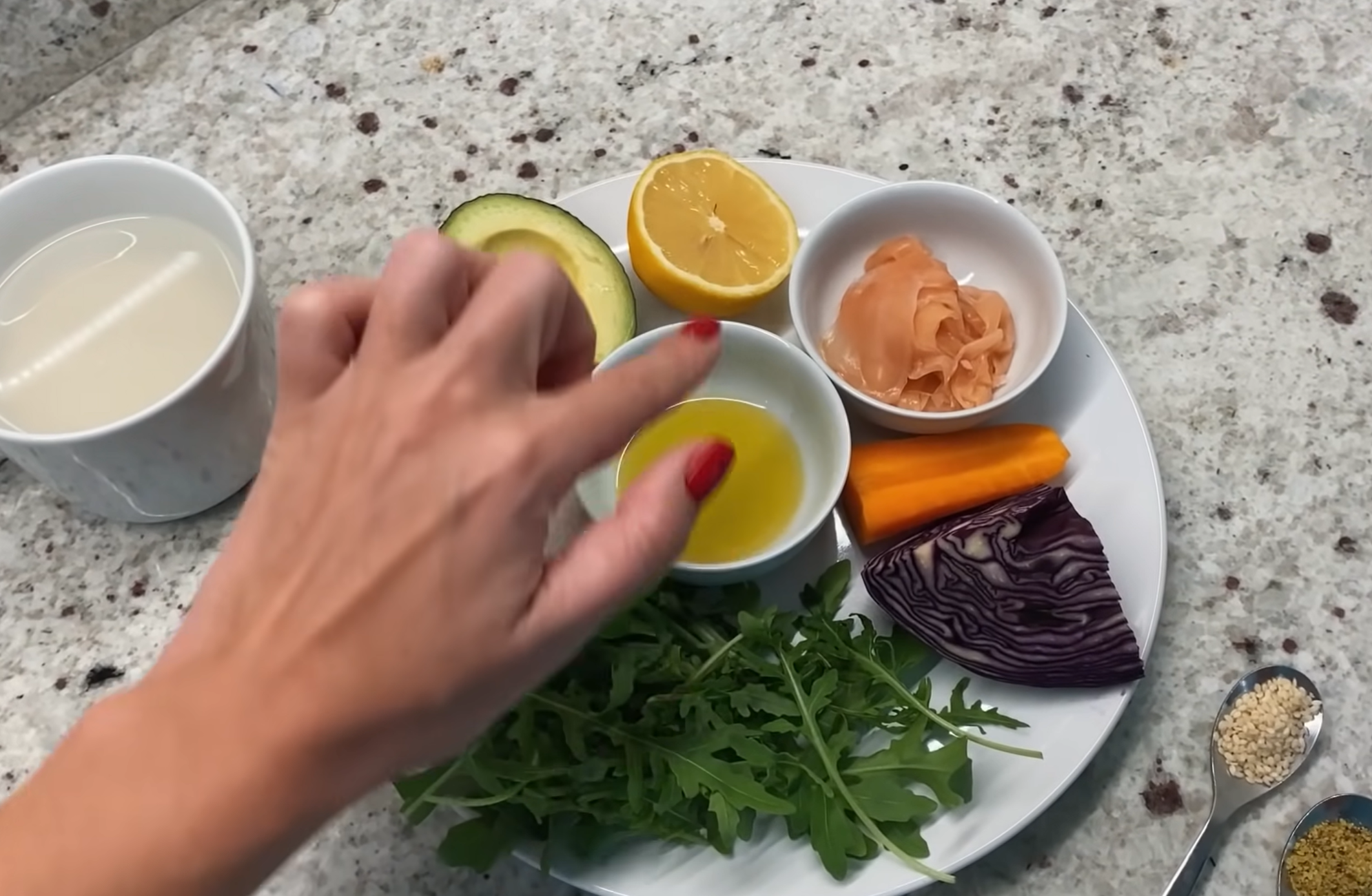 5 продуктів, які лікарі вважають "вітамінними бомбами" і які можуть замінити суперфуди