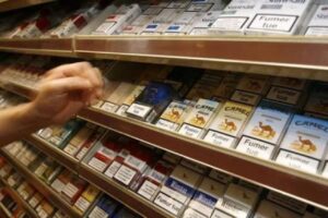 Ціни на цигарки та алкоголь в Україні ростуть, доступними залишаться лише для заможних