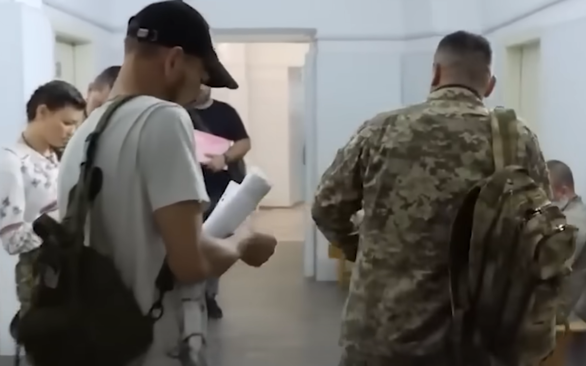 17-річним юнакам нагадали про можливі штрафи: ТЦК може вважати їх ухилянтами