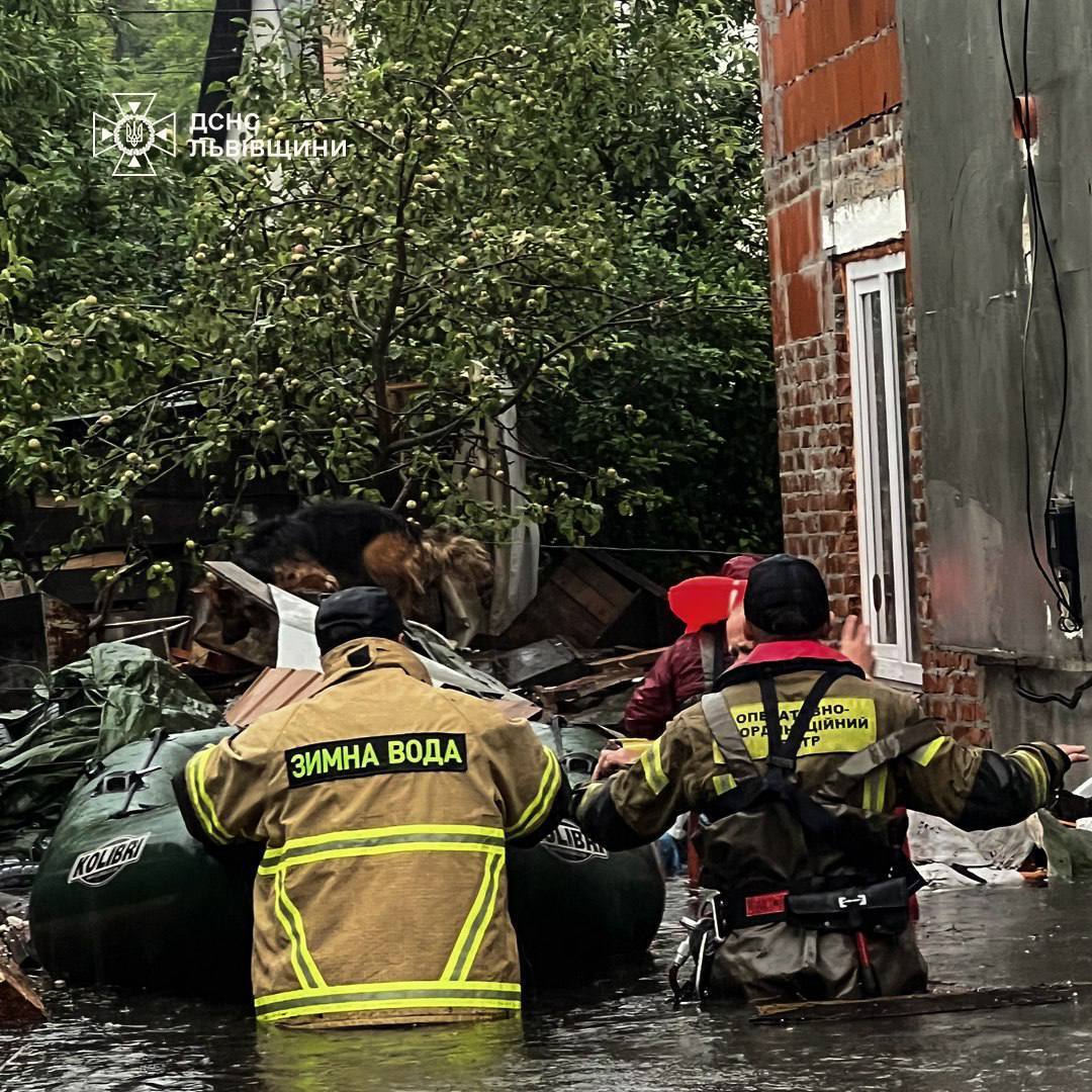 Львів у воді: затоплені вулиці та будинки, евакуйовані мешканці