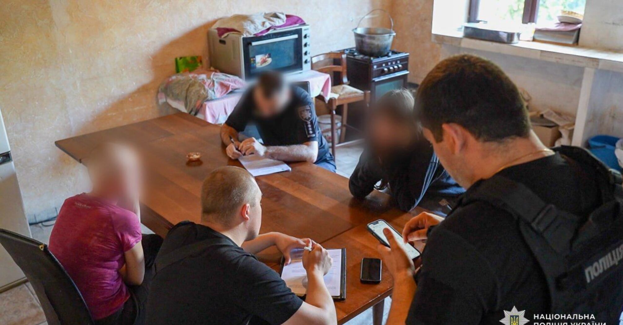 Псевдотерапія та зловживання: поліція закрила "реабілітаційний" центр в Одесі