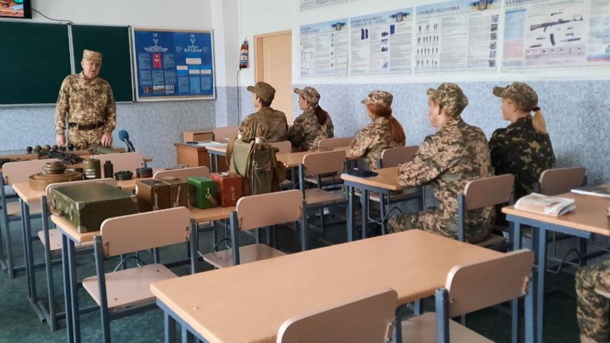 Учнів навчать управляти дронами: підготовка для всіх