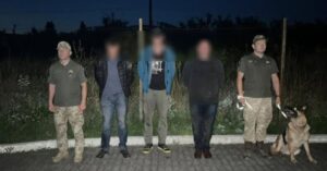 На Закарпатті прикордонники зупинили незаконний перетин кордону з ЄС, застосувавши зброю