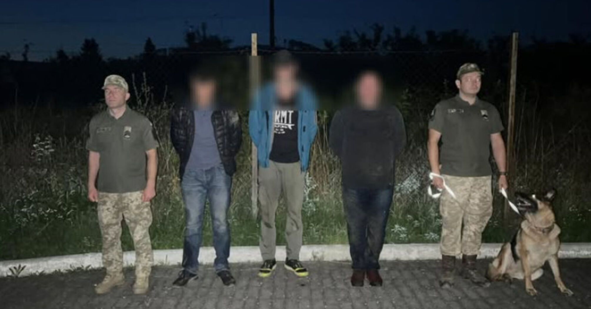 На Закарпатті прикордонники зупинили незаконний перетин кордону з ЄС, застосувавши зброю