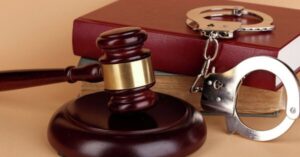 ДБР затримало бухгалтера військової частини через розкрадання понад 800 тисяч гривень