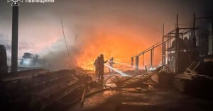 Пожежу у Львівській області приборкали: 50 рятувальників трудились близько шести годин
