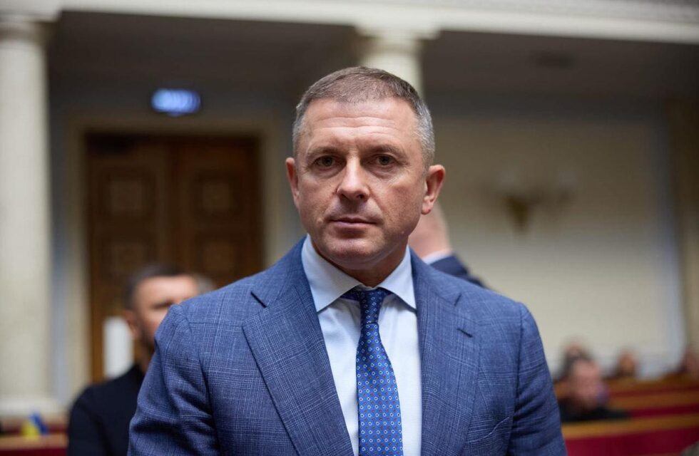 Скандальні угоди: компанія матері нардепа Ігоря Молотка постачала фортифікації на Сумщину з високими націнками