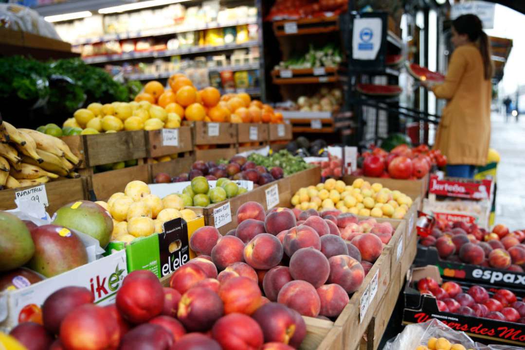 Українські фрукти можуть стати дефіцитом: експерти передбачають, що зникне з прилавків