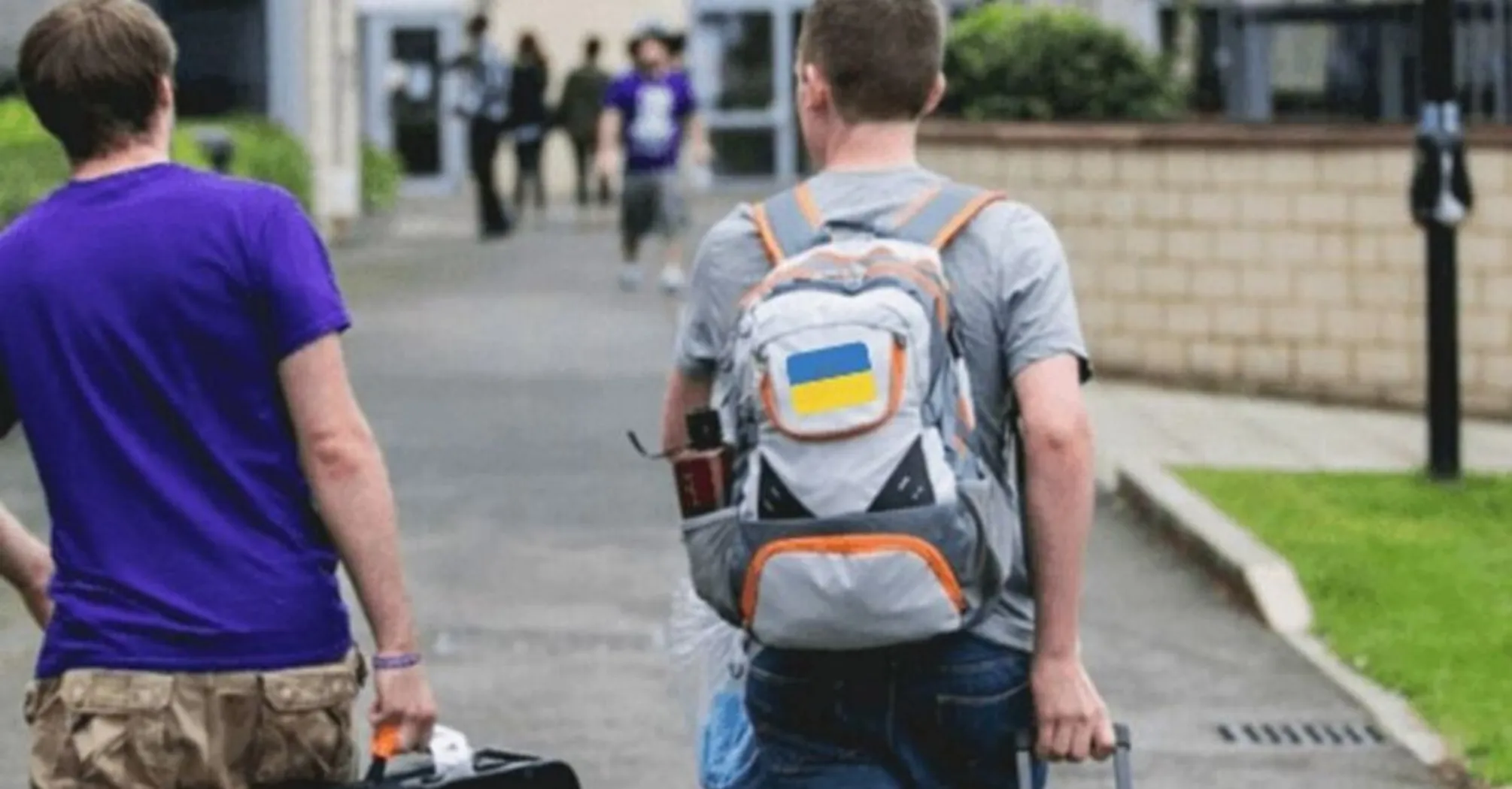 Що потрібно для виїзду українців віком 18-22 років за кордон — перелік вимог