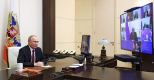 Три безвіконні кабінети: як Кремль приховує президента та формує рішення